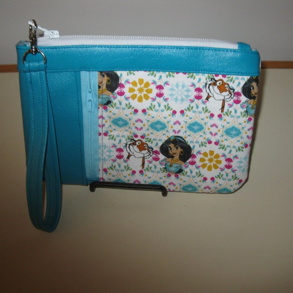 Zippy Clutch/Wristlet